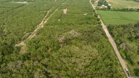 224 County Road 662, Devine, TX 78016 photo 37