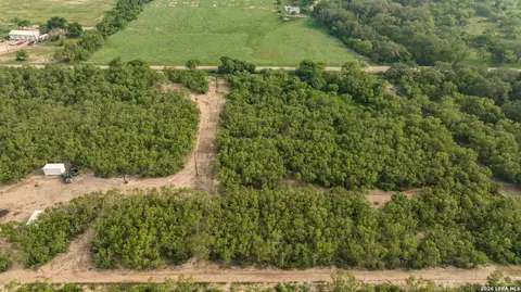 224 County Road 662, Devine, TX 78016 photo 38