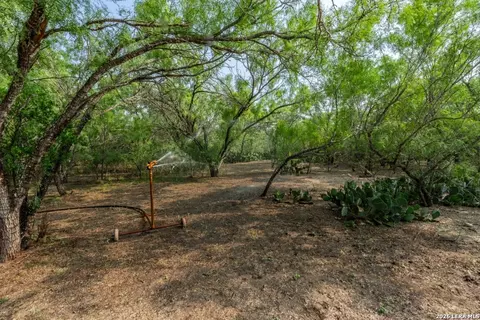 224 County Road 662, Devine, TX 78016 photo 22