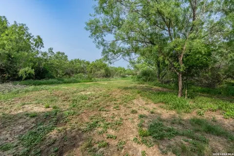 224 County Road 662, Devine, TX 78016 photo 28