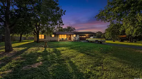 236 Shady Ln, Seguin, TX 78155
