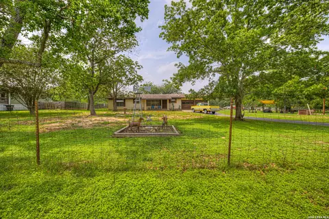 236 Shady Ln, Seguin, TX 78155