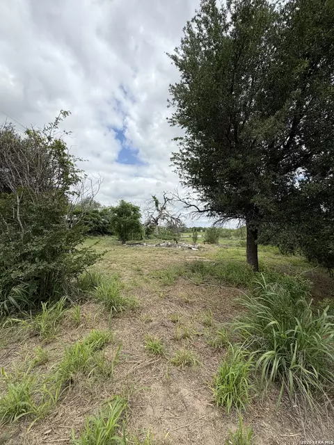 214 County Road 6845, Lytle, TX 78052