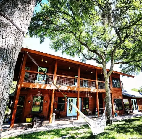 810 Oakwood, San Marcos, TX 78666