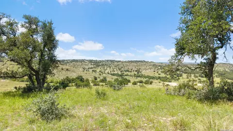 5032 Kendalia Rd, Blanco, TX 78606
