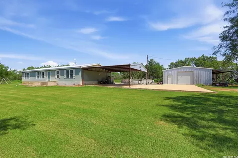 152 E County Road 304, Jourdanton, TX 78026