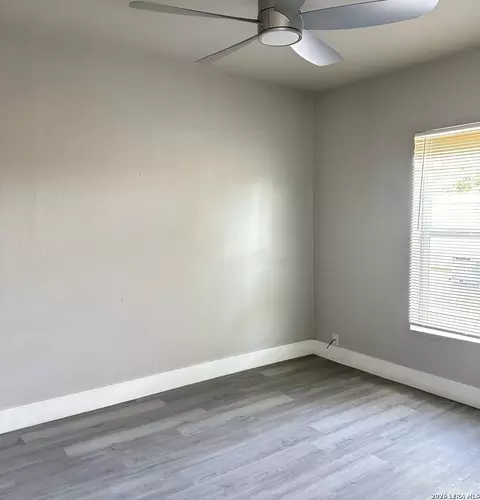 503 E King St, Refugio, TX 78377 photo 6