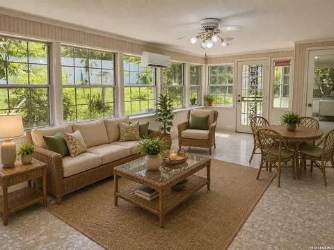 90 Bluet Ln, Castle Hills, TX 78213