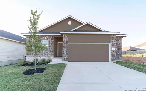 988 Gray Cloud Dr, New Braunfels, TX 78130