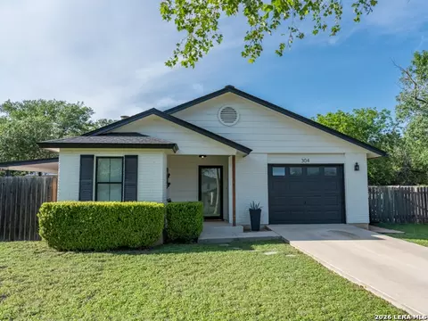 304 Bentwood Dr, Boerne, TX 78006