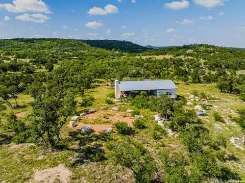 401 Pr 2410, Hondo, TX 78861