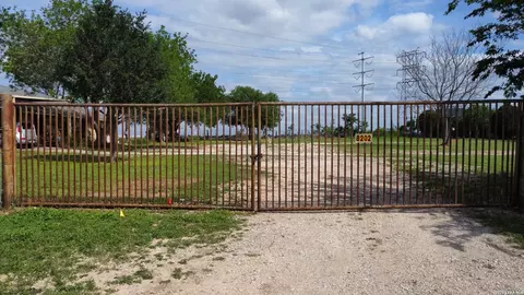 8202 New Laredo Hwy, San Antonio, TX 78211