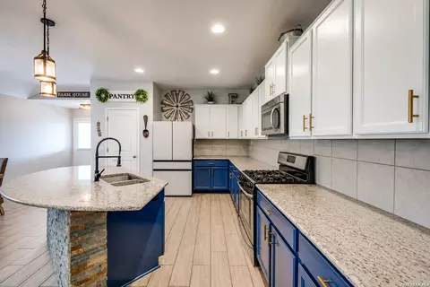 8838 Palmetto Fls, San Antonio, TX 78254