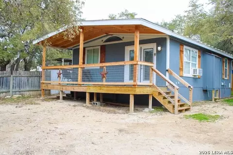 1030 Sir Galahad, Canyon Lake, TX 78133