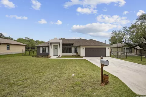 1214 Libold, Devine, TX 78016