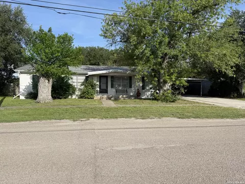 208 S Caves, Three Rivers, TX 78071