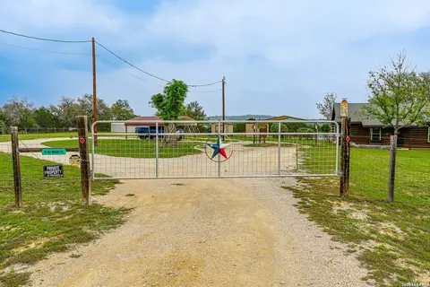715 Old Orch, Bandera, TX 78003