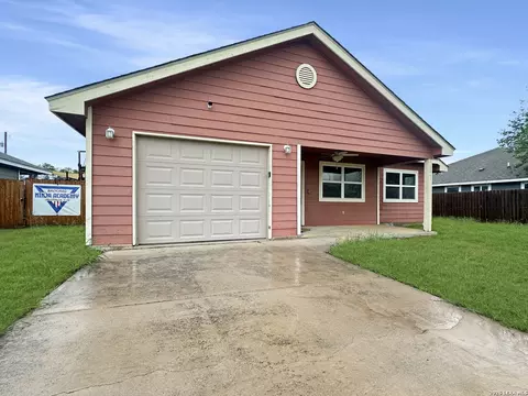 505 Indian Xing, Jourdanton, TX 78026