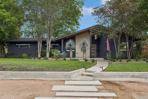 210 Woodcrest Dr, San Antonio, TX 78209