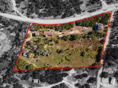 989 Oil Well Rd, Pipe Creek, TX 78063