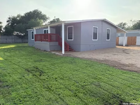 104 Bluebonnet Dr, Boerne, TX 78015