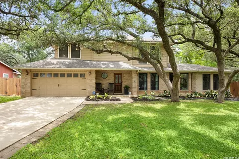 421 Skyforest Dr, Hollywood Park, TX 78232