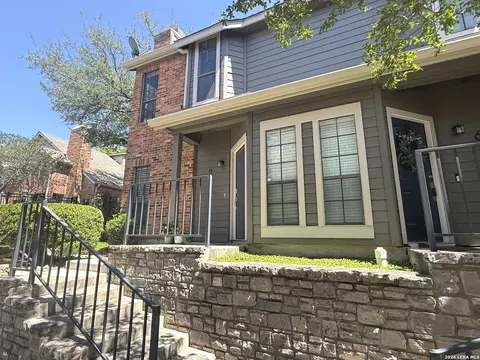 8 Chapel Hill Cir #BLDDG M  8, San Antonio, TX 78240