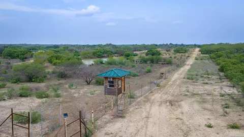 View/Area - 5797 Fm 3408, Cotulla, TX 78014 photo 7 of 17