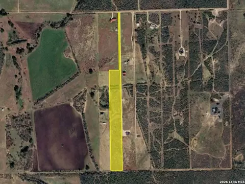 2017 County Road 651, Devine, TX 78016 photo 5