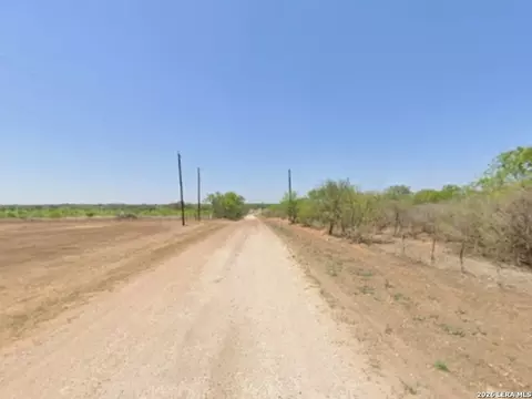 2017 County Road 651, Devine, TX 78016 photo 2