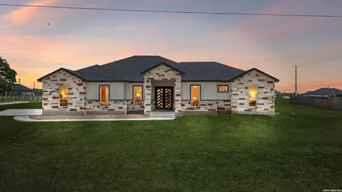 109 Summer Meadow Dr, La Vernia, TX 78121