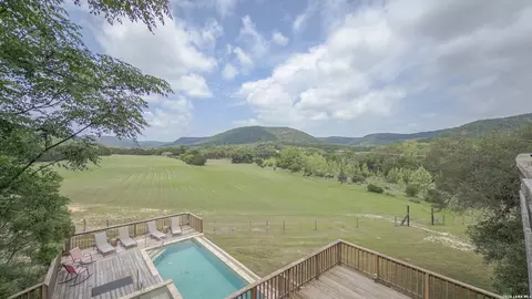 896 Rocky Creek Rd, Medina, TX 78055