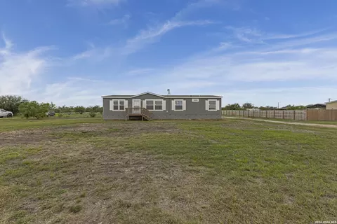 240 Private Road 4653, Hondo, TX 78861