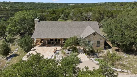 306 Charles, Kerrville, TX 78028
