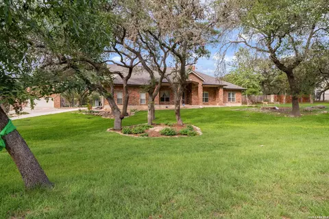 8639 Raintree Woods Dr, Fair Oaks Ranch, TX 78015