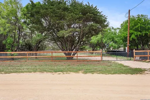 799 River Bend Rd, Bandera, TX 78003