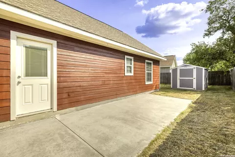 Exterior - 1628 Armstrong, Luling, TX 78648 photo 3 of 6