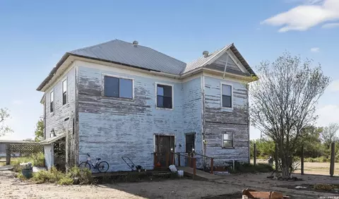 1440 School Dr, Poteet, TX 78065