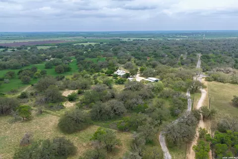 View/Area - 1407 County Road 761, Devine, TX 78016 photo 4 of 6