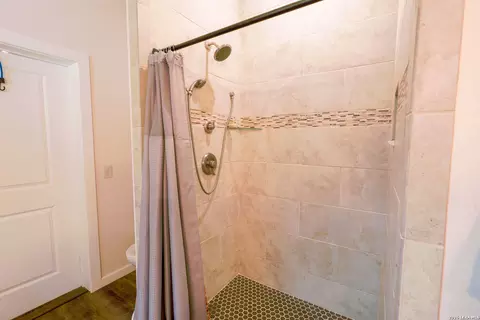 Bath - 1407 County Road 761, Devine, TX 78016 photo 2 of 5
