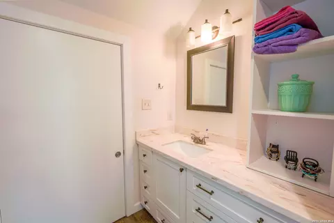 Bath - 1407 County Road 761, Devine, TX 78016 photo 4 of 5