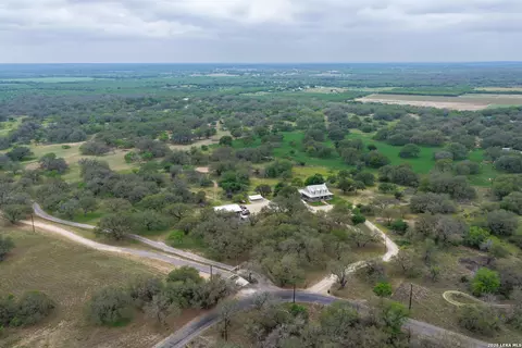 View/Area - 1407 County Road 761, Devine, TX 78016 photo 3 of 6