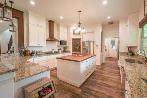 Kitchen - 1407 County Road 761, Devine, TX 78016 photo 1 of 5