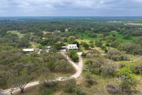 View/Area - 1407 County Road 761, Devine, TX 78016 photo 5 of 6