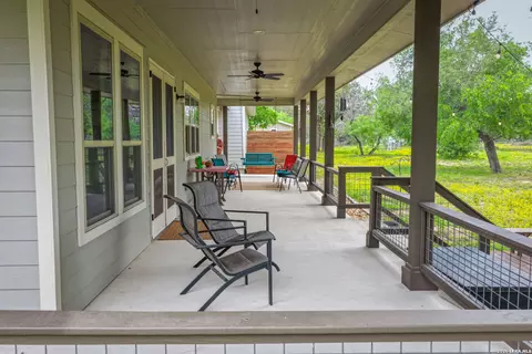 Exterior - 1407 County Road 761, Devine, TX 78016 photo 5 of 7