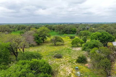View/Area - 1407 County Road 761, Devine, TX 78016 photo 1 of 6
