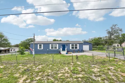 4103 Waterwood Pass Dr, Elmendorf, TX 78112