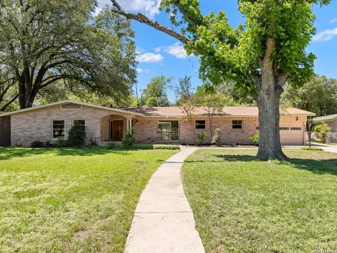 104 Herweck Dr, Castle Hills, TX 78213