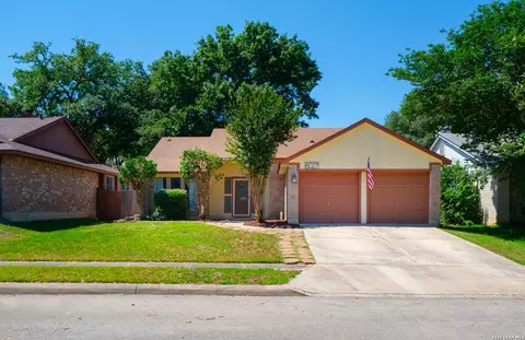 8027 Forest Brg, Live Oak, TX 78233