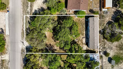 1231 Rotherman, Canyon Lake, TX 78133